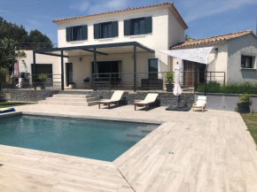 Villa moderne avec piscine